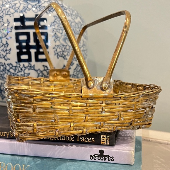 VINTAGE BRASS WOVEN BASKET WITH HANDLES - Picture 2 of 10